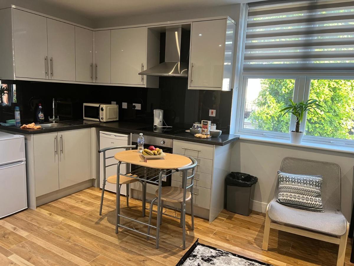 Mj Serviced Apartment Up To 6 Guest - Luxurious Living In West London Next To Tube Station & Central London Hanwell Екстер'єр фото