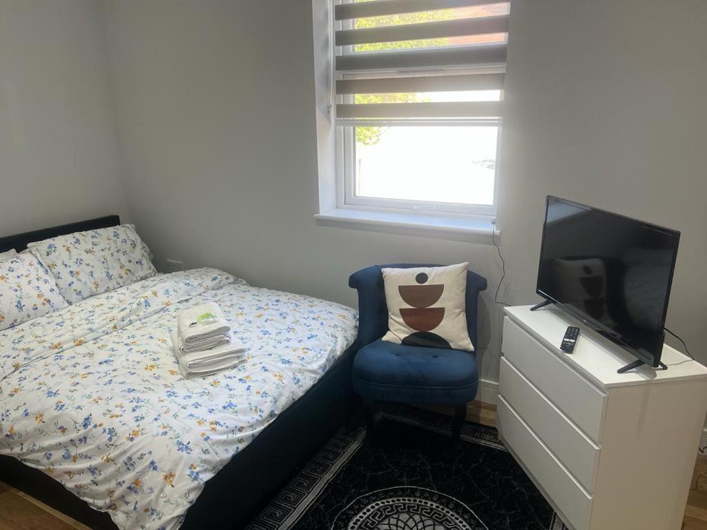 Mj Serviced Apartment Up To 6 Guest - Luxurious Living In West London Next To Tube Station & Central London Hanwell Екстер'єр фото